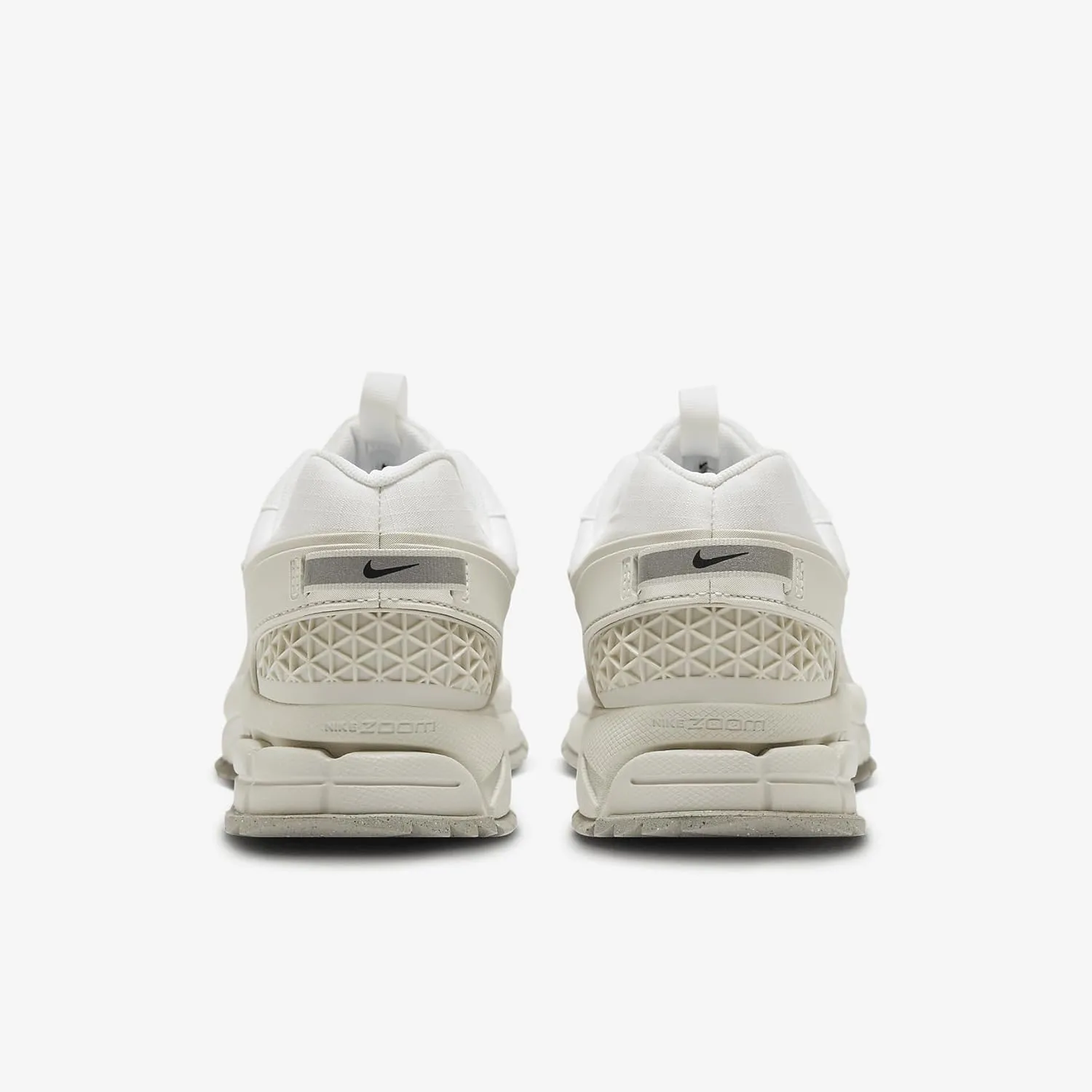 Nike Zoom Vomero Roam Men's Winterized Shoes (HV5951-100, Summit White/Light Bone/Light Iron Ore/Summit White)