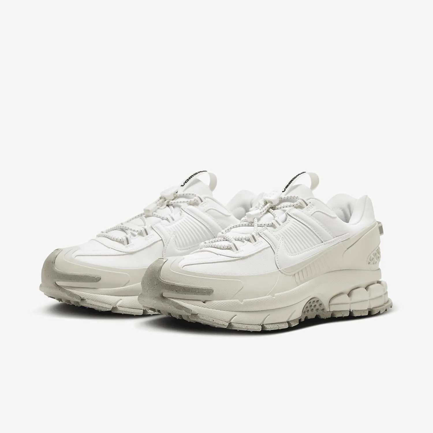 Nike Zoom Vomero Roam Men's Winterized Shoes (HV5951-100, Summit White/Light Bone/Light Iron Ore/Summit White)