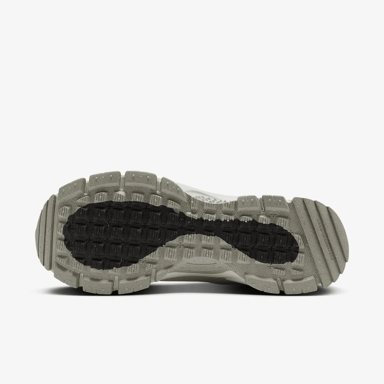 Nike Zoom Vomero Roam Men's Winterized Shoes (HV5951-100, Summit White/Light Bone/Light Iron Ore/Summit White)