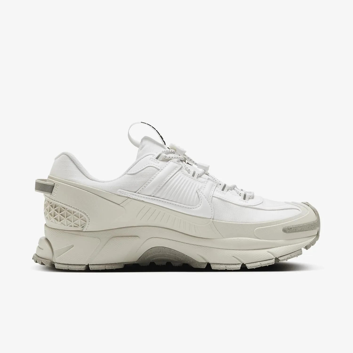 Nike Zoom Vomero Roam Men's Winterized Shoes (HV5951-100, Summit White/Light Bone/Light Iron Ore/Summit White)
