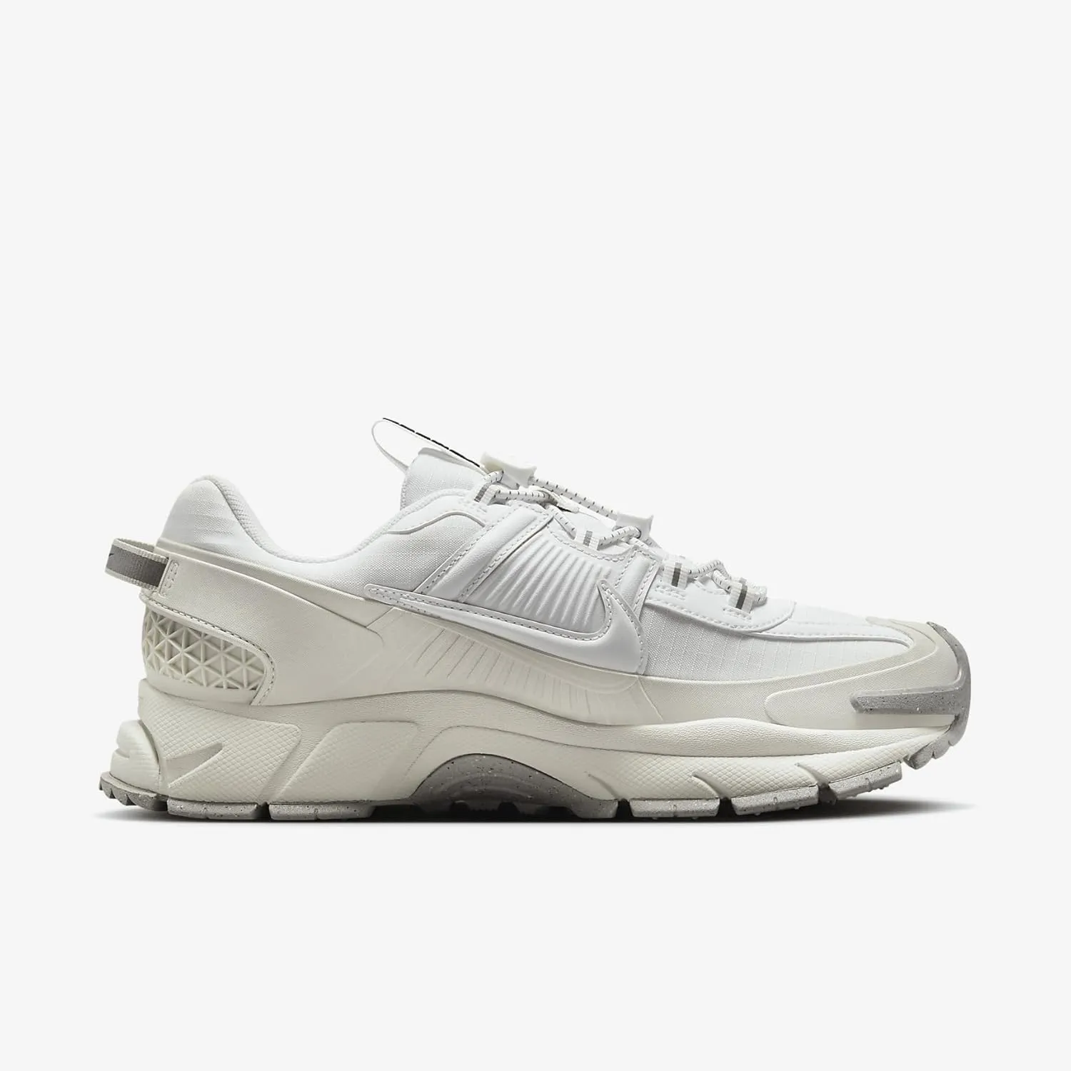 Nike Zoom Vomero Roam Women's Winterized Shoes (HV6410-100, Summit White/Light Bone/Light Iron Ore/Summit White)