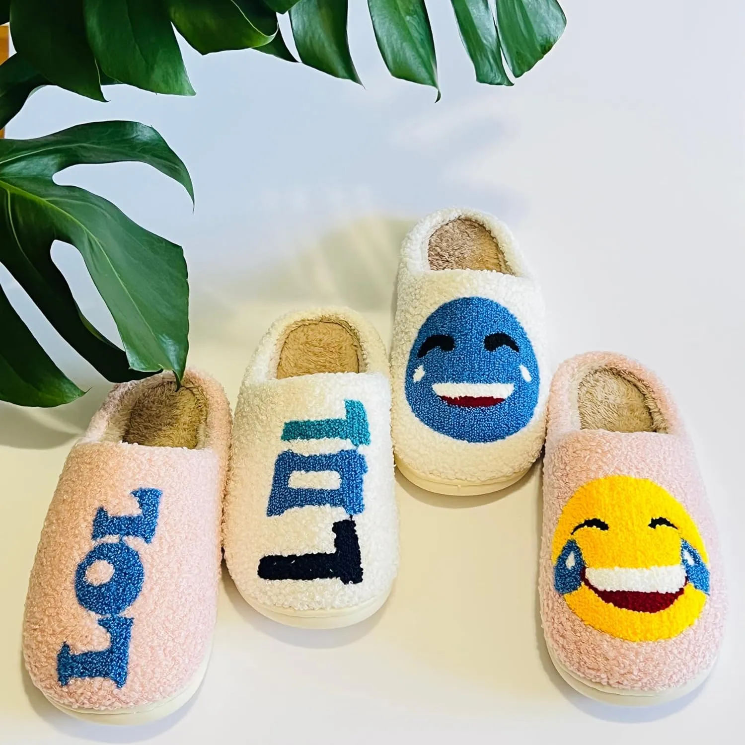 Smiley Face Slippers for Women Soft Plush Lightweight Cozy Indoor and Outdoor Slippers Slip-on House slippers, Slippers for Men Slip-on Anti-Skid Sole Smiley Slippers for girls Cute and Cumfy
