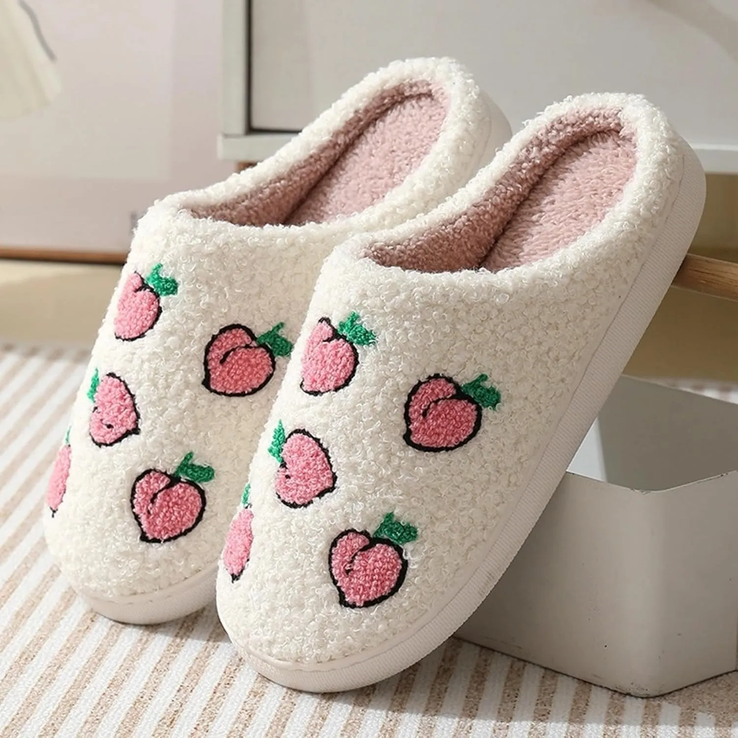Strawberry Slippers for Women Men Indoor Comfy Cute Couple Plush Warm Home Slippers Slides Winter Cozy Soft Non Slip House Bedroom Outdoor Shoes Slip On Fuzzy Slippers