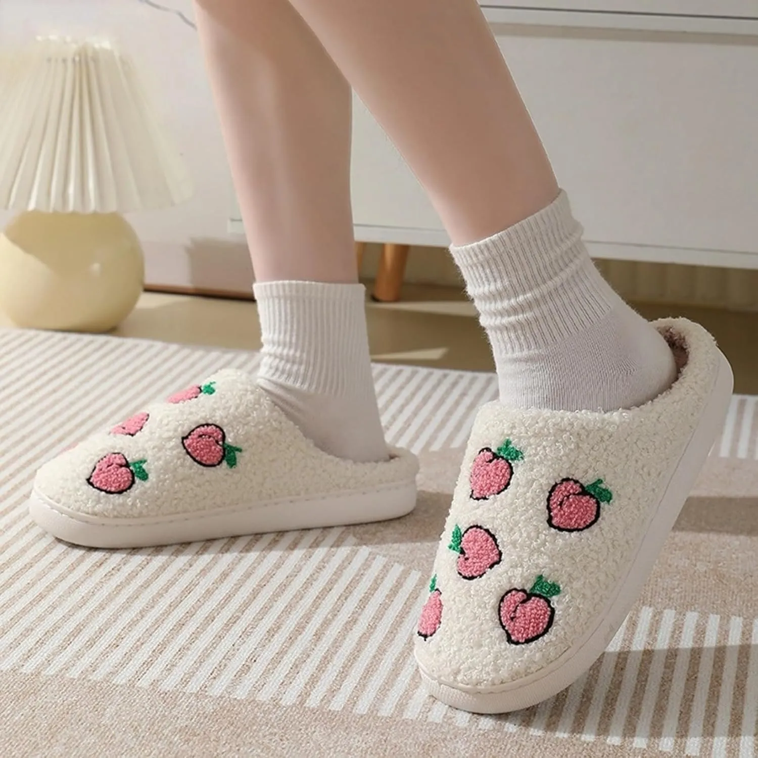 Strawberry Slippers for Women Men Indoor Comfy Cute Couple Plush Warm Home Slippers Slides Winter Cozy Soft Non Slip House Bedroom Outdoor Shoes Slip On Fuzzy Slippers
