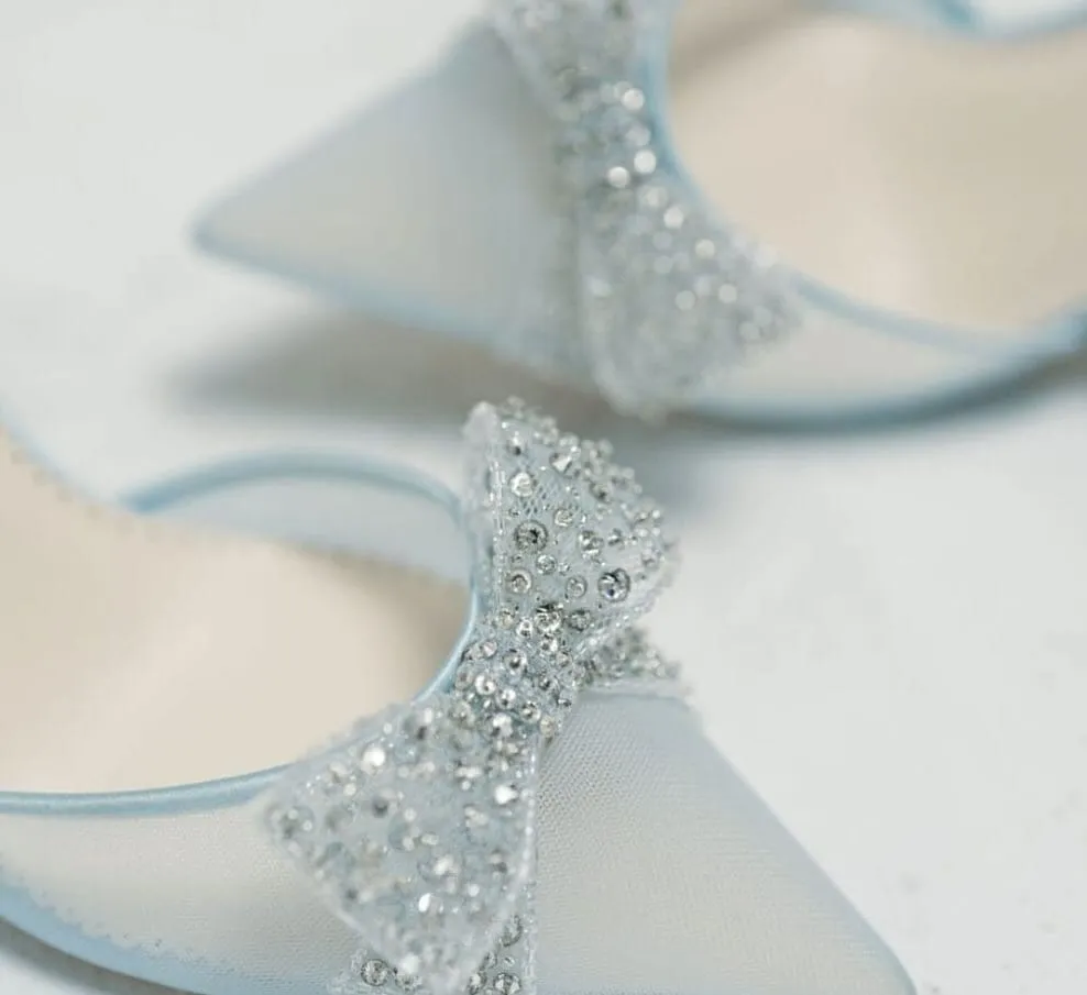 Touching tie Heel- Light sky